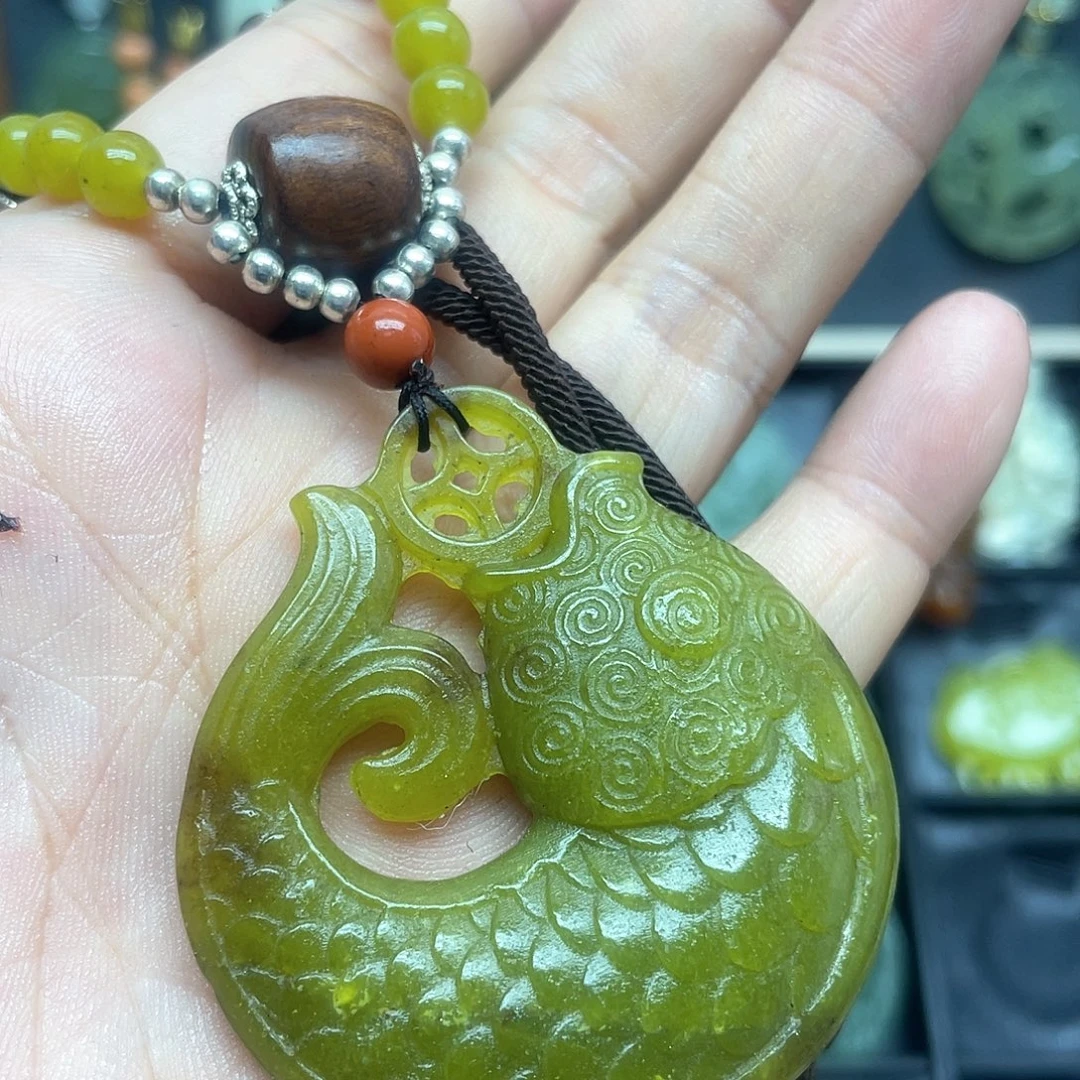 未镶嵌蛇纹石玉颈饰