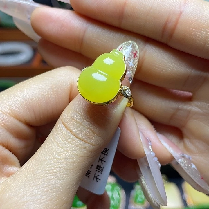 和田玉戒指18K金镶嵌