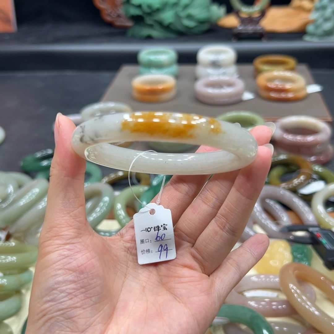 石英质玉手镯未镶嵌