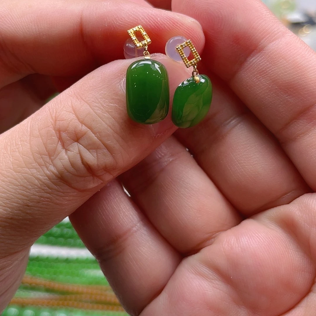 18K金镶嵌和田玉（碧玉）耳饰