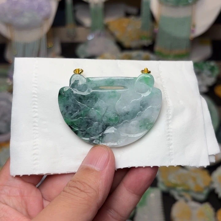 翡翠未镶嵌颈饰吊坠