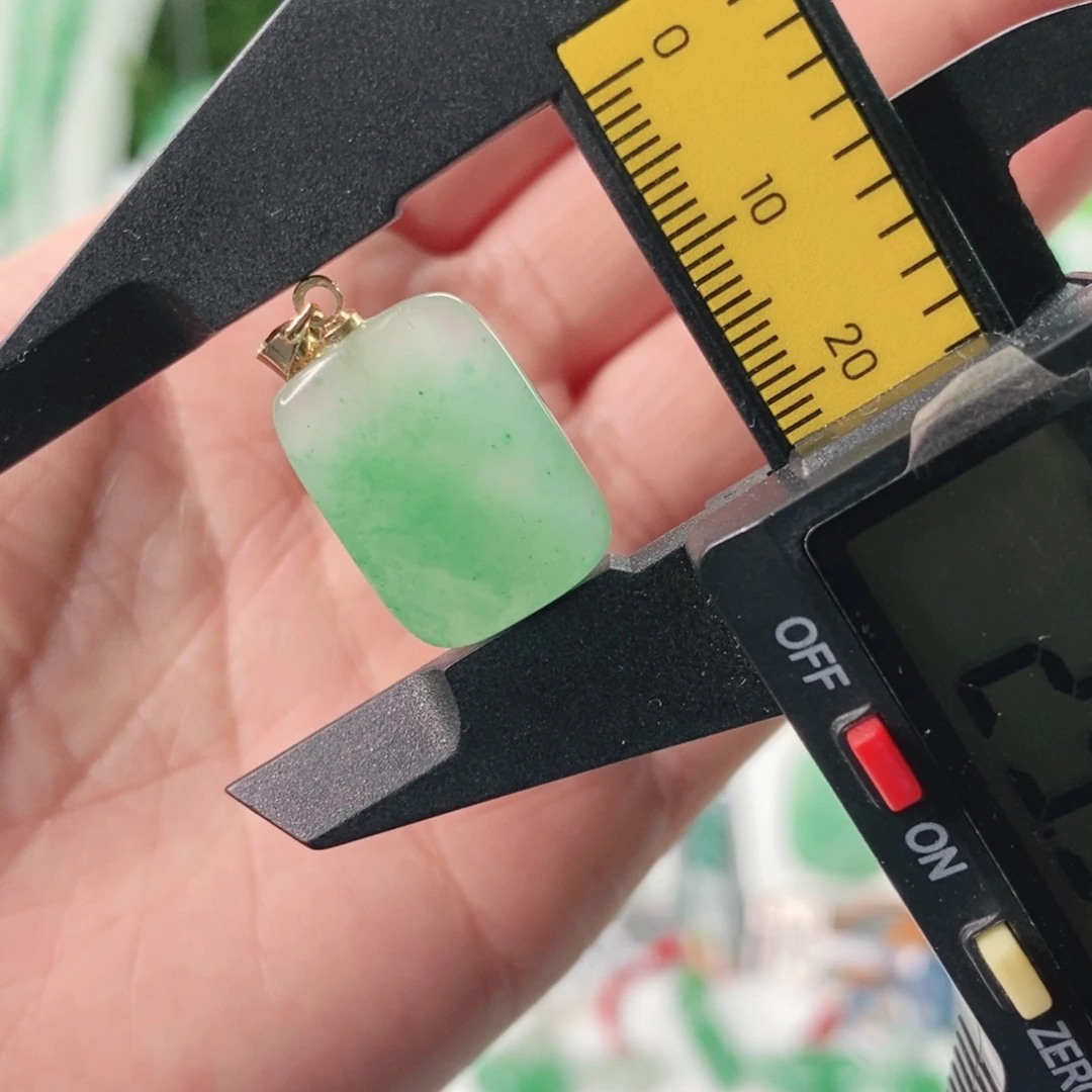 石英质玉未镶嵌颈饰