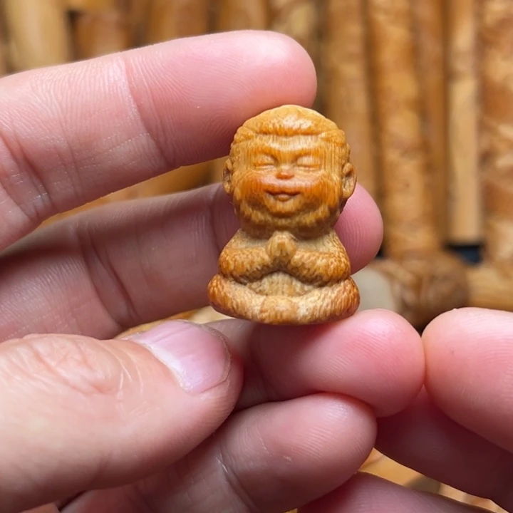 实心竹雕刻手把件