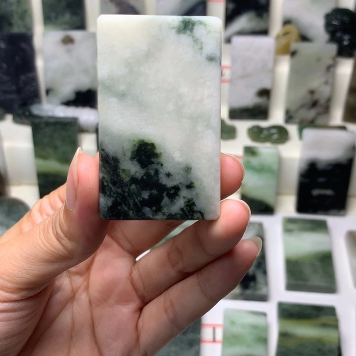 独山玉未镶嵌颈饰