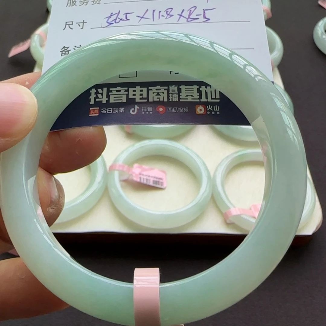 翡翠手镯未镶嵌天然A货翡翠手镯