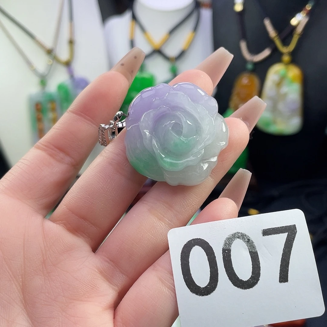 翡翠未镶嵌吊坠(赠链)