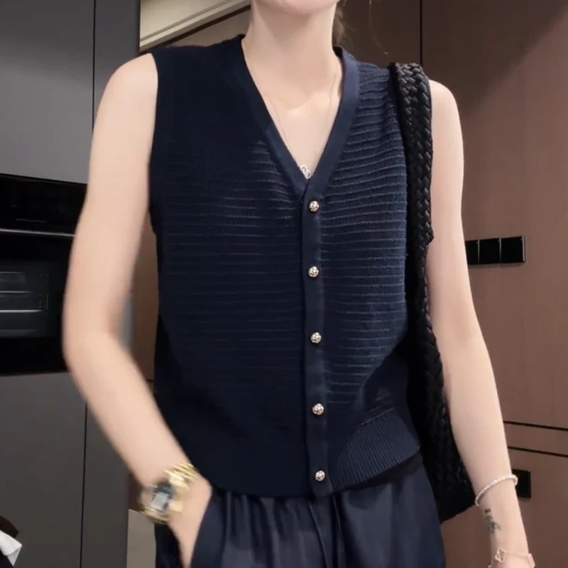 2025韩系新款时尚简约气质V领无袖针织上衣LK2505105