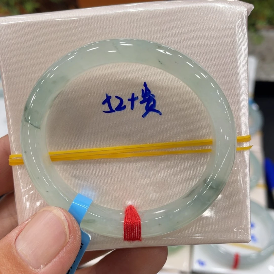 未镶嵌手镯翡翠缅甸