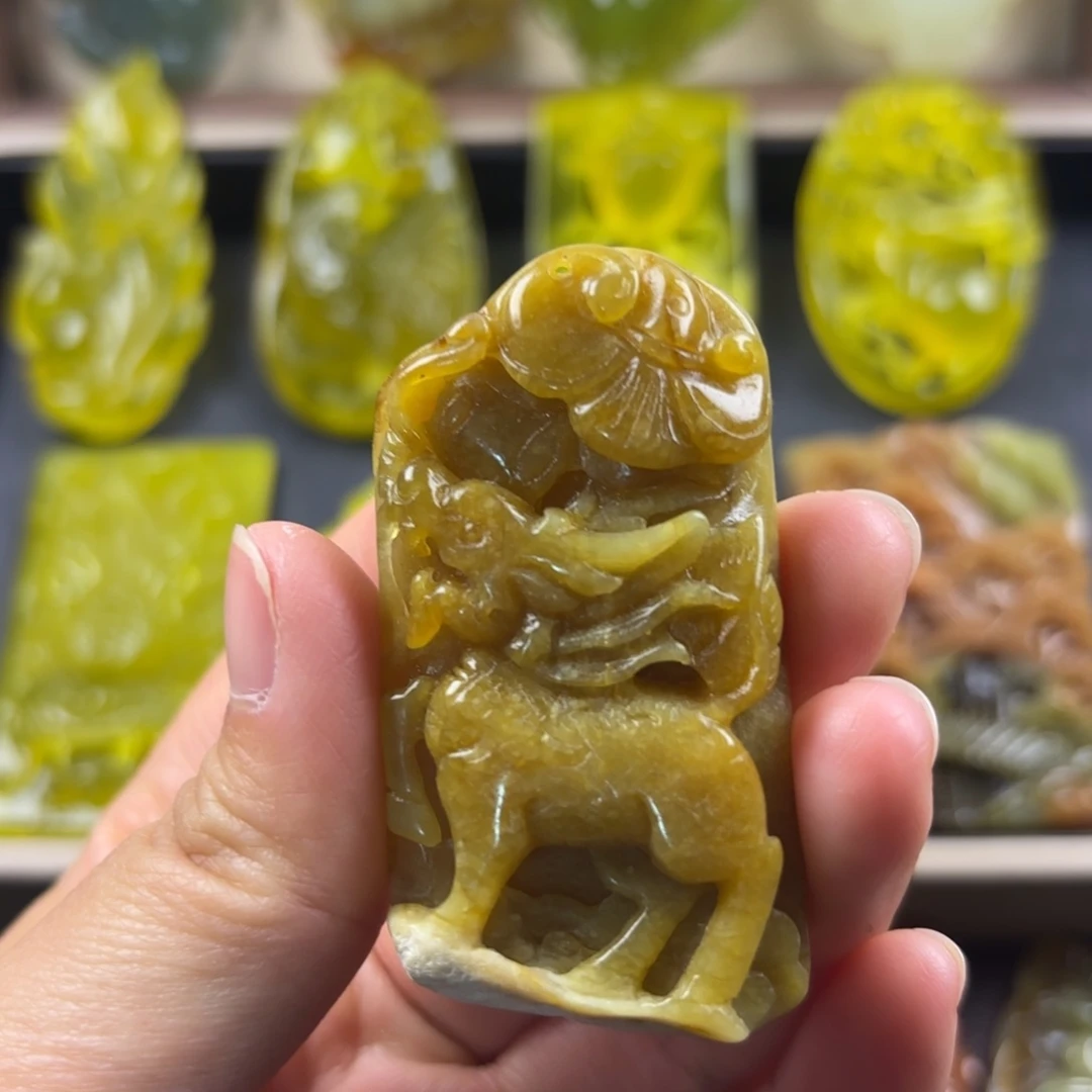 蛇纹石玉未镶嵌颈饰