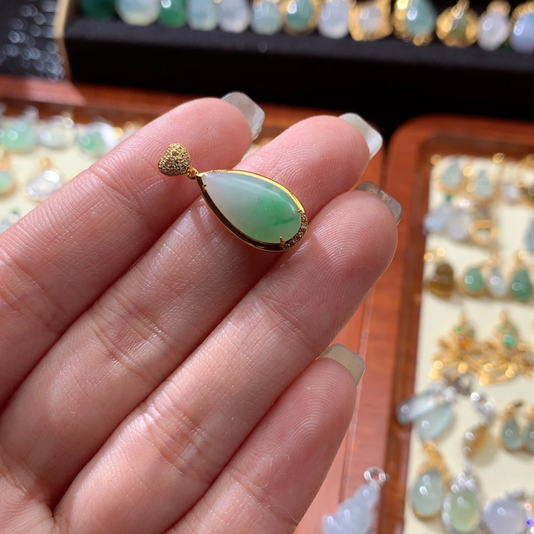 翡翠颈饰18K金镶嵌玲***翡翠