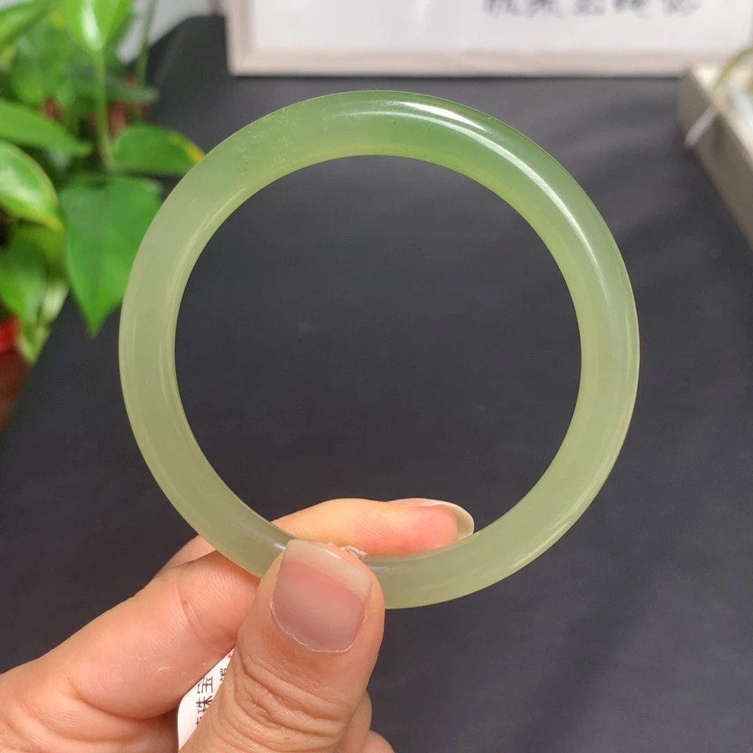 和田玉手镯未镶嵌翠青手镯