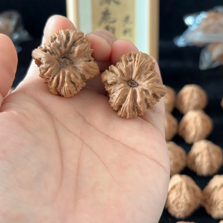 文玩核桃吊坠呱**唧南将