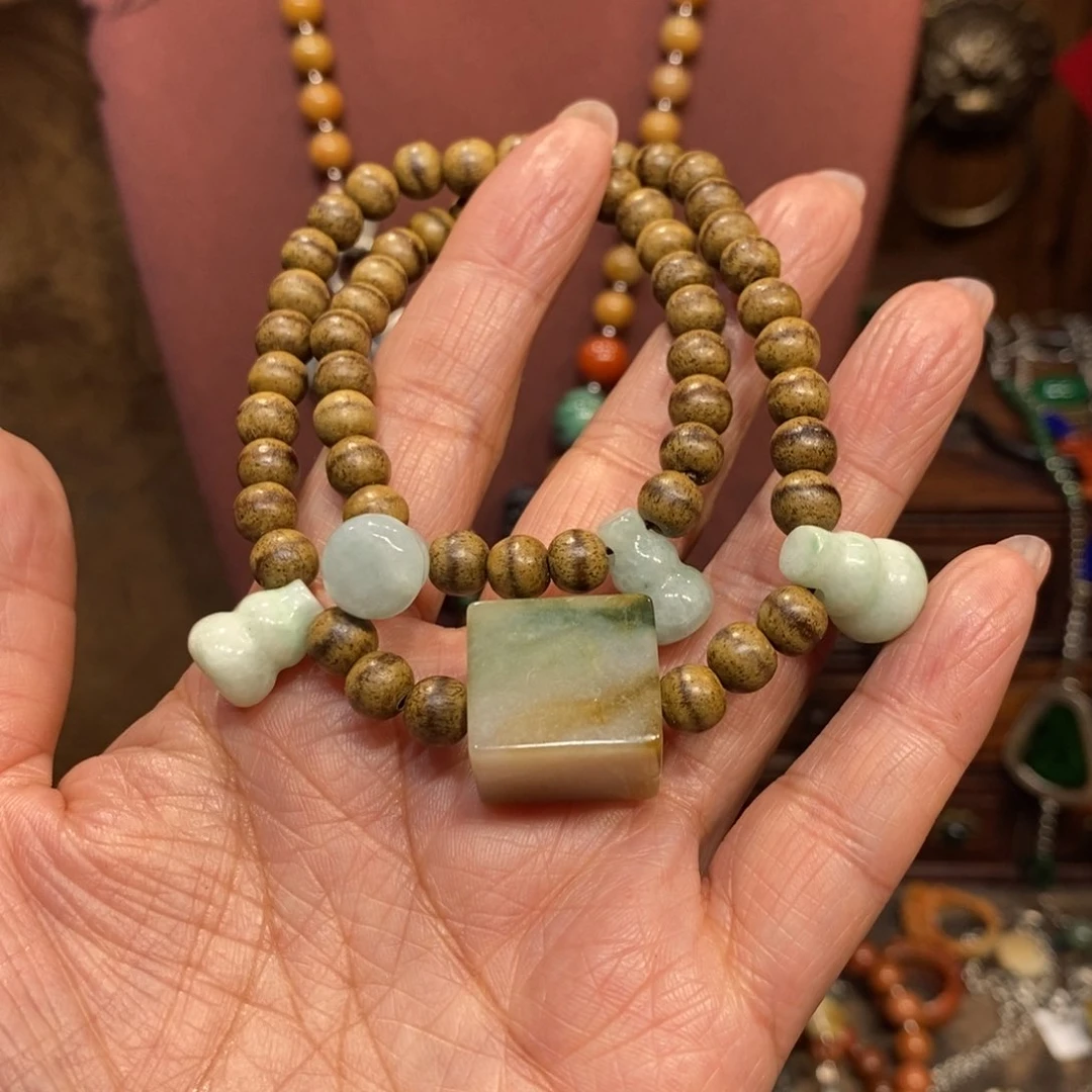 翡翠吊坠(赠链)未镶嵌