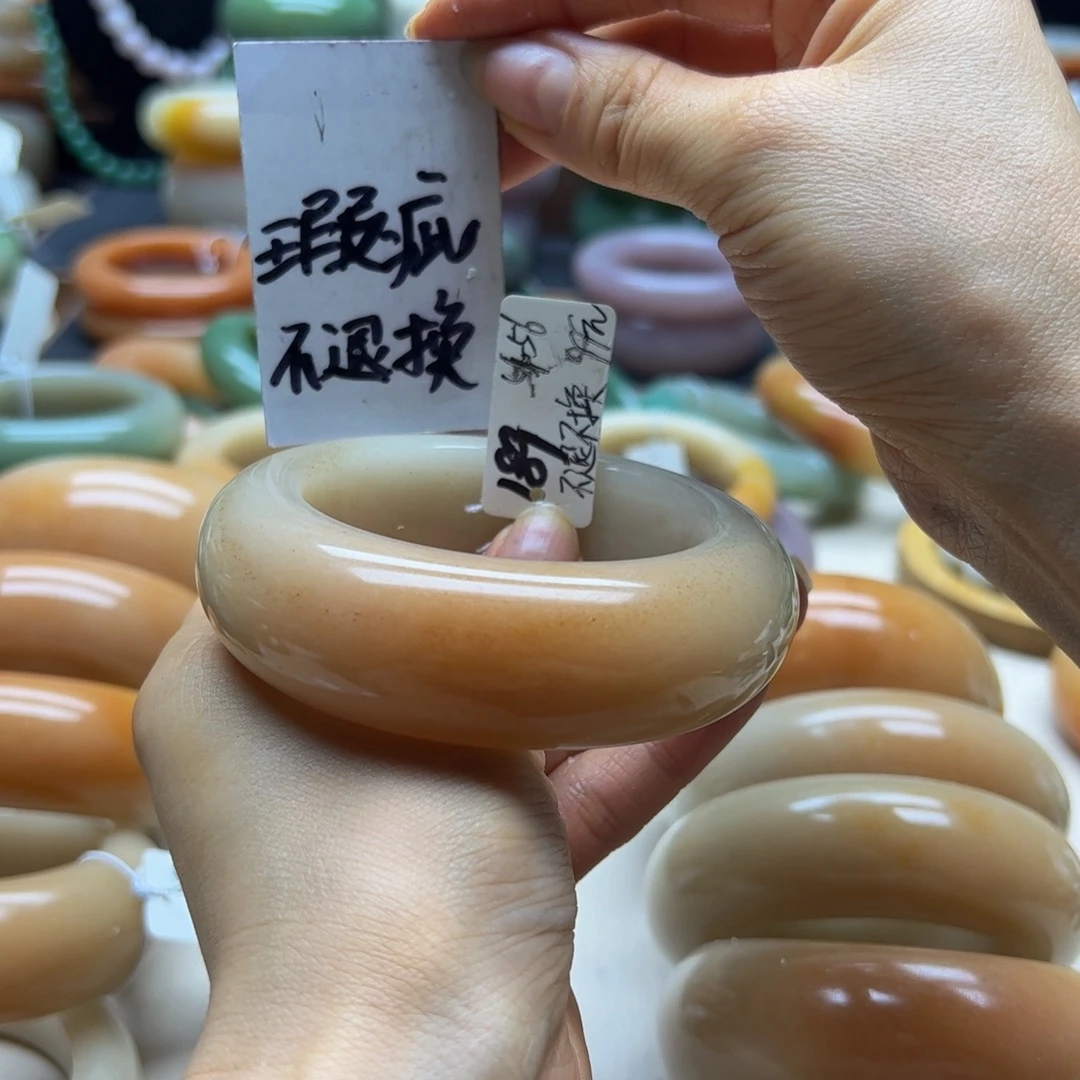 石英岩玉未镶嵌手镯