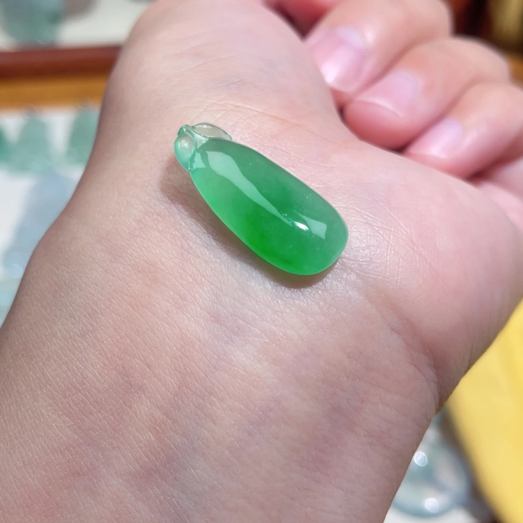 翡翠未镶嵌颈饰福瓜