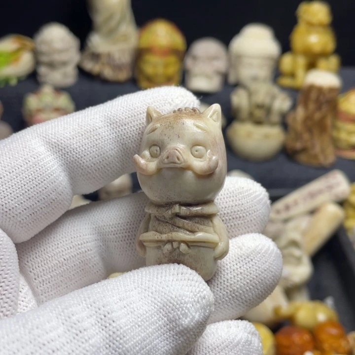 ****ㇳ无非金属配饰鹿角雕刻小猪妖