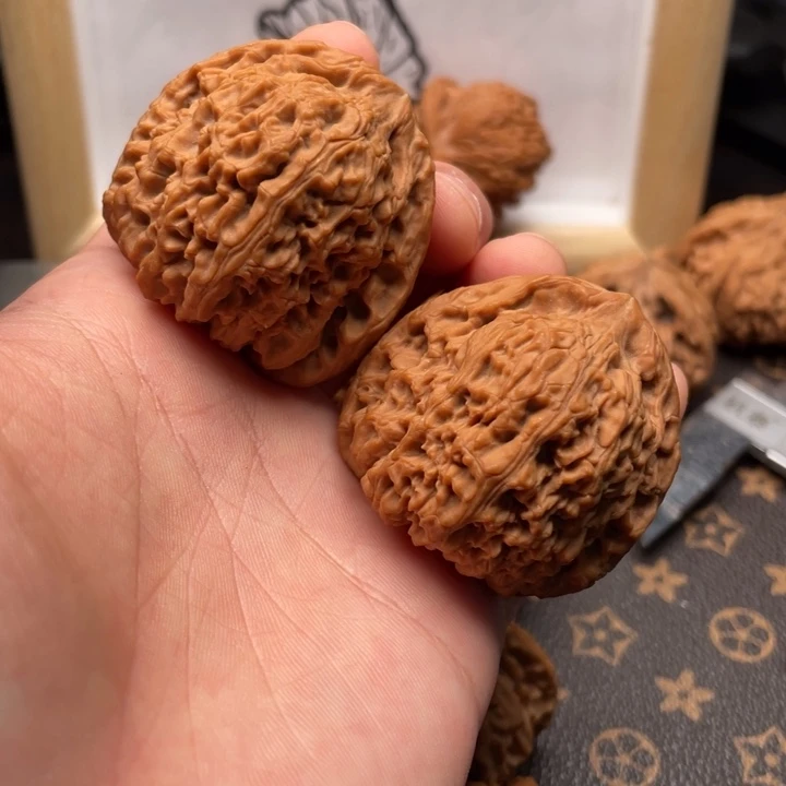 核桃南疆石文玩核桃