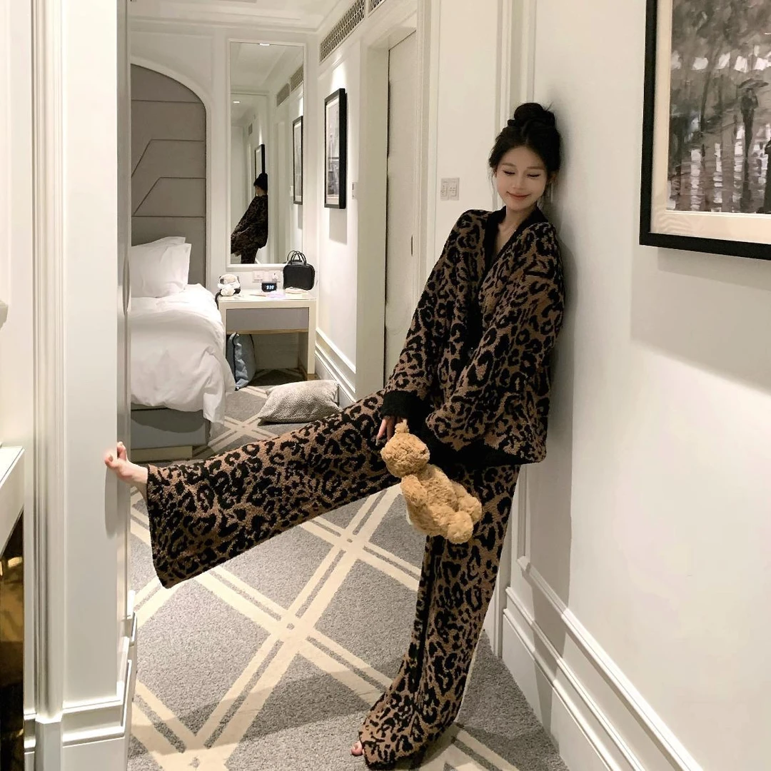 新款高级感豹纹睡衣女冬季2025加绒加厚珊瑚绒针织开衫家居服套装