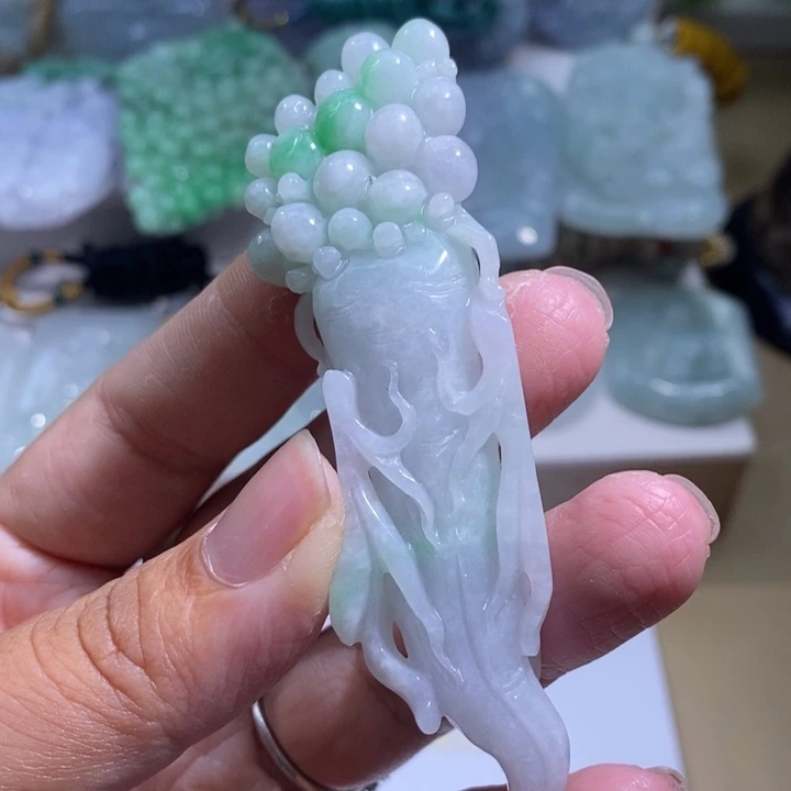 【闪购商品】颈饰未镶嵌翡翠人参