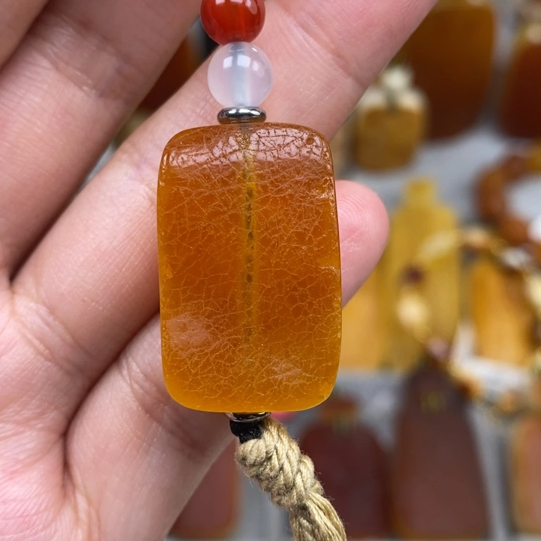 未镶嵌琥珀珠宝奇石