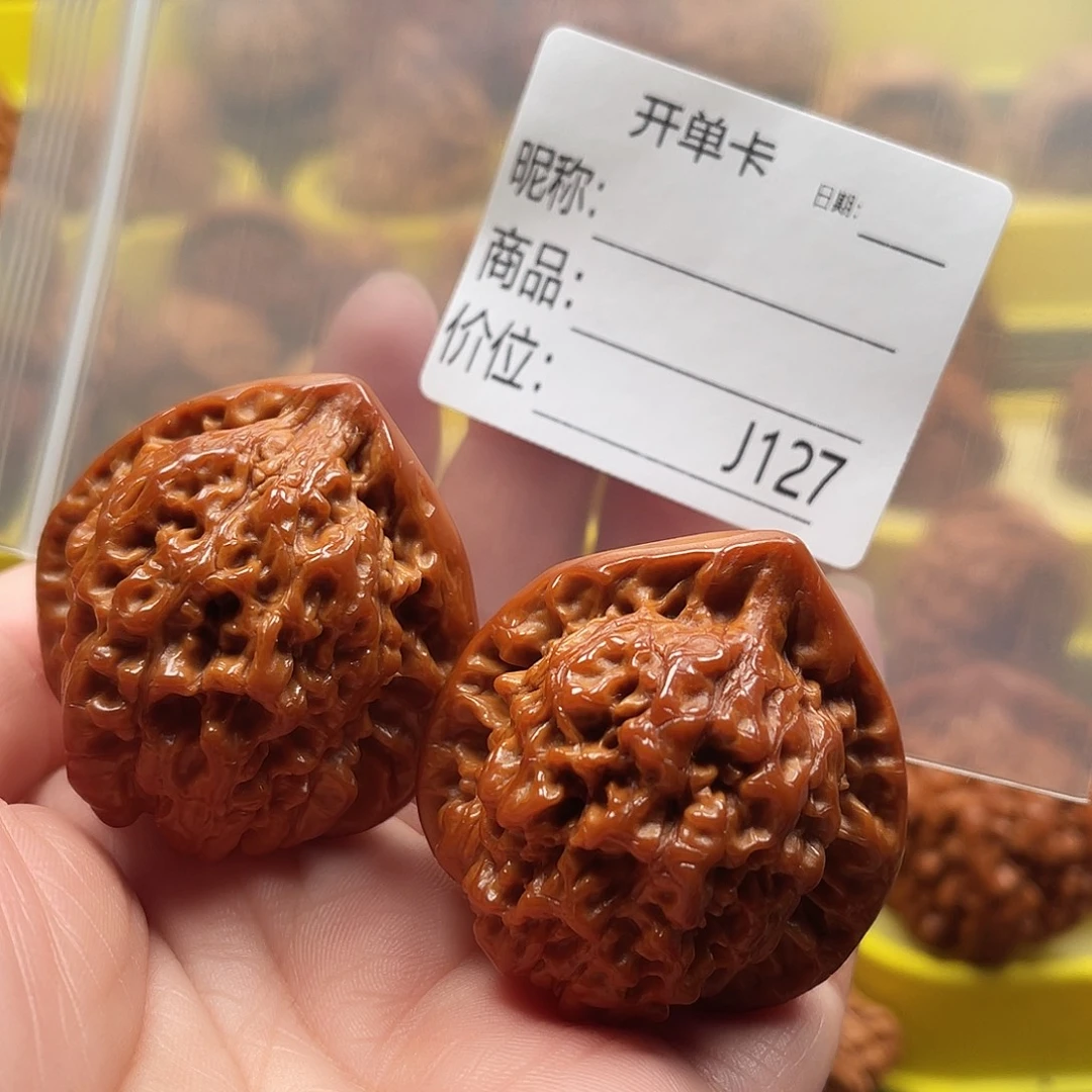 @***@吊坠桃核Hggvghhh