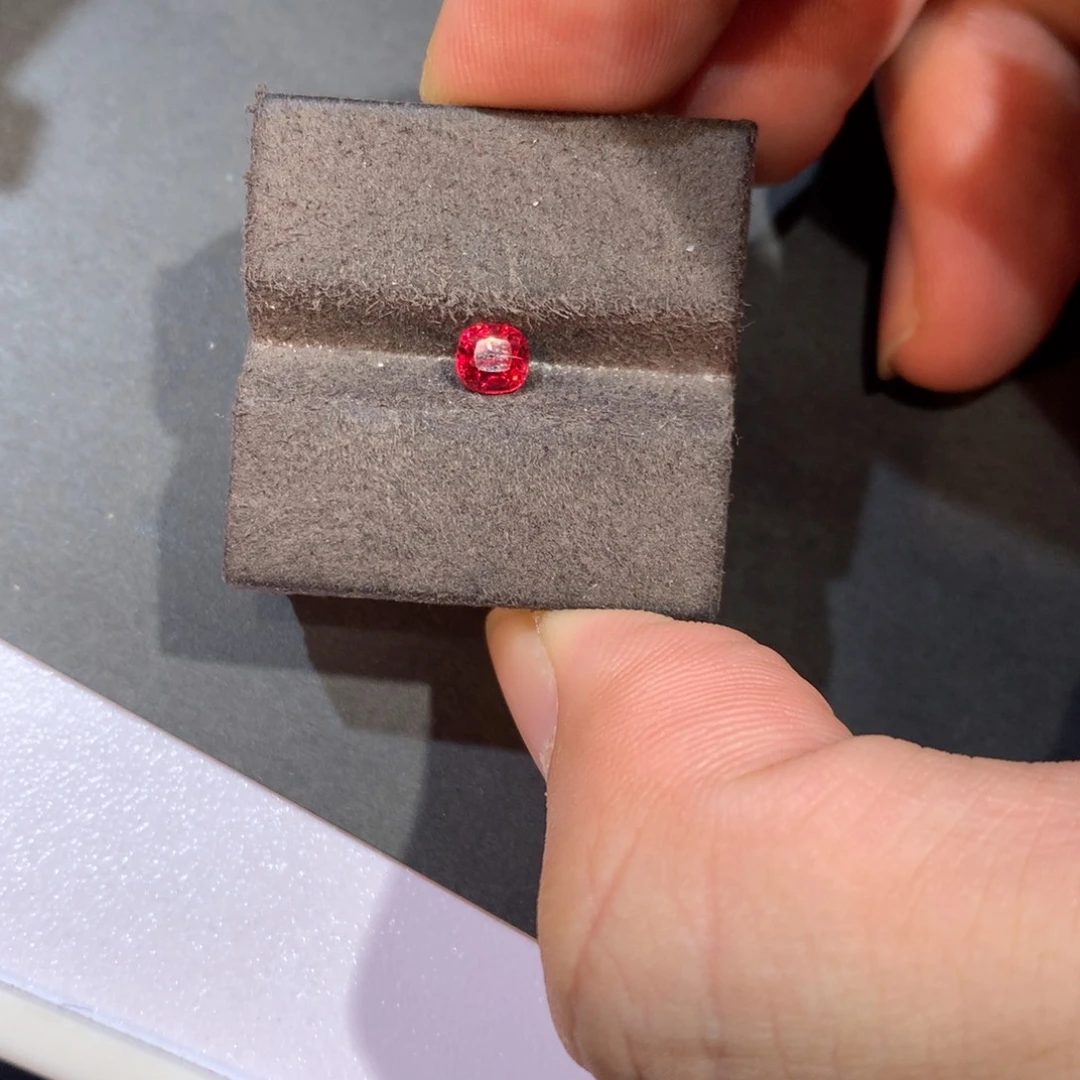 祈***音尖晶石裸石0.6克拉