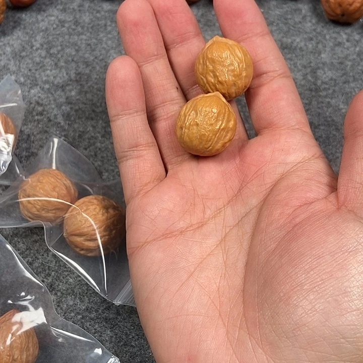 文玩核桃吊坠小糖豆