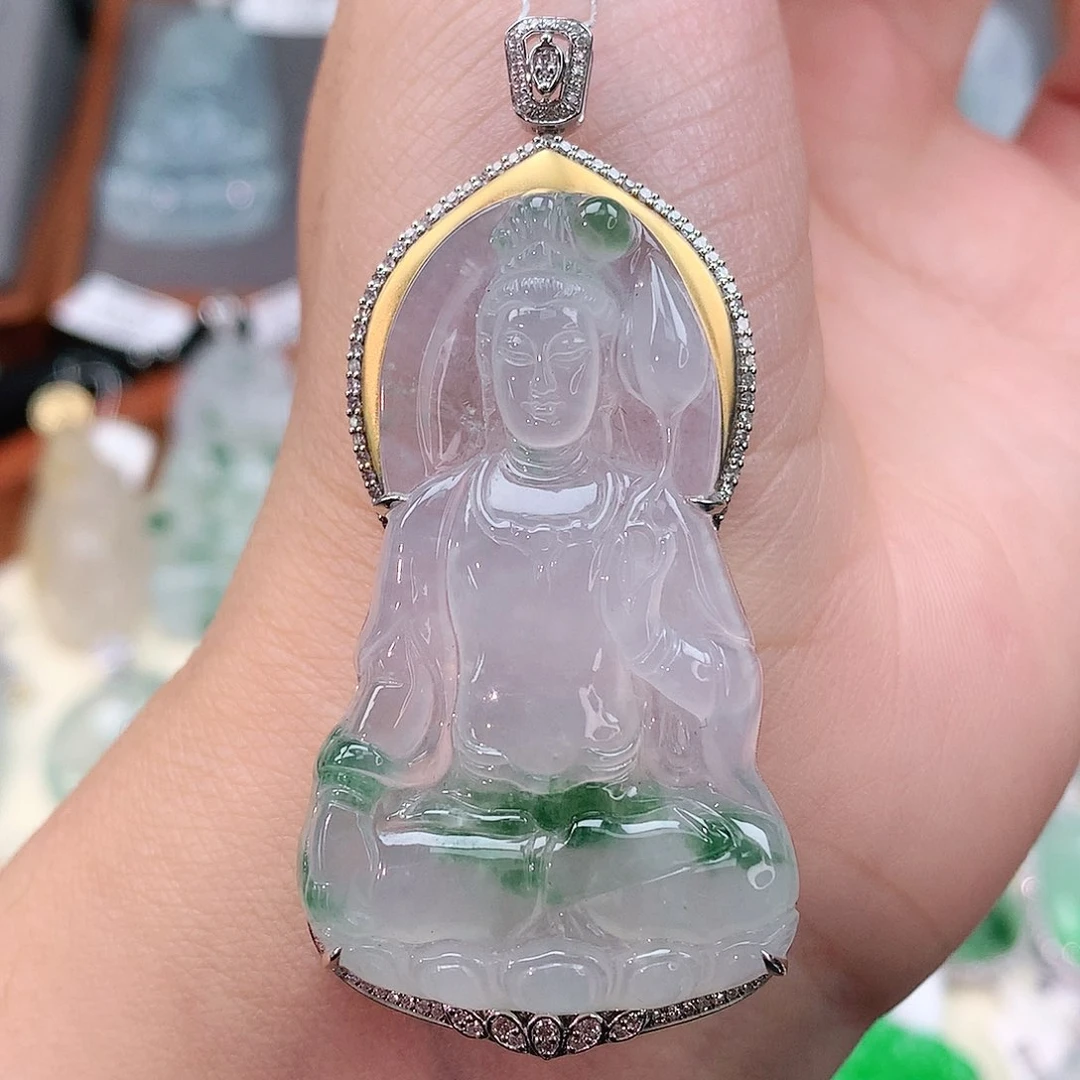 颈饰18K金镶嵌翡翠观音