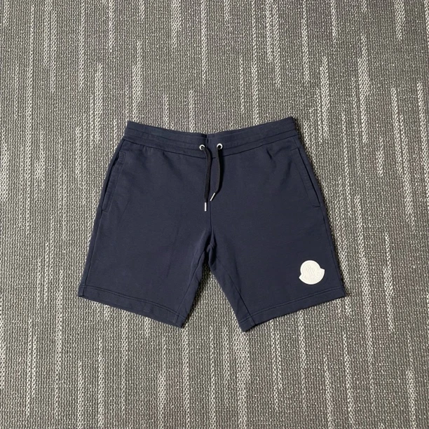99新 MONCLER 胶标Logo直筒休闲短裤/尺码XL码/5342