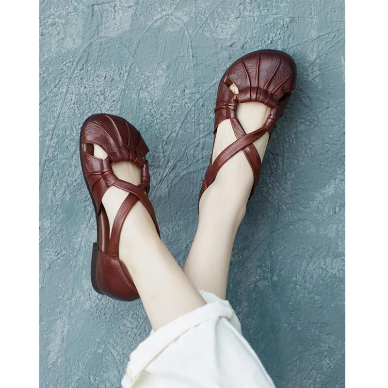 2025夏季款英伦风真皮圆头手工褶皱软底女鞋轻便休闲镂空凉鞋