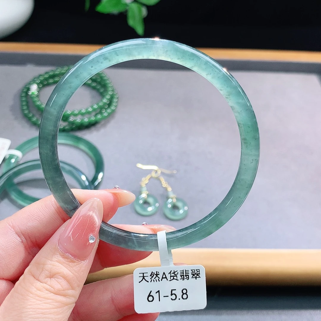 未镶嵌手镯（圆镯）翡翠
