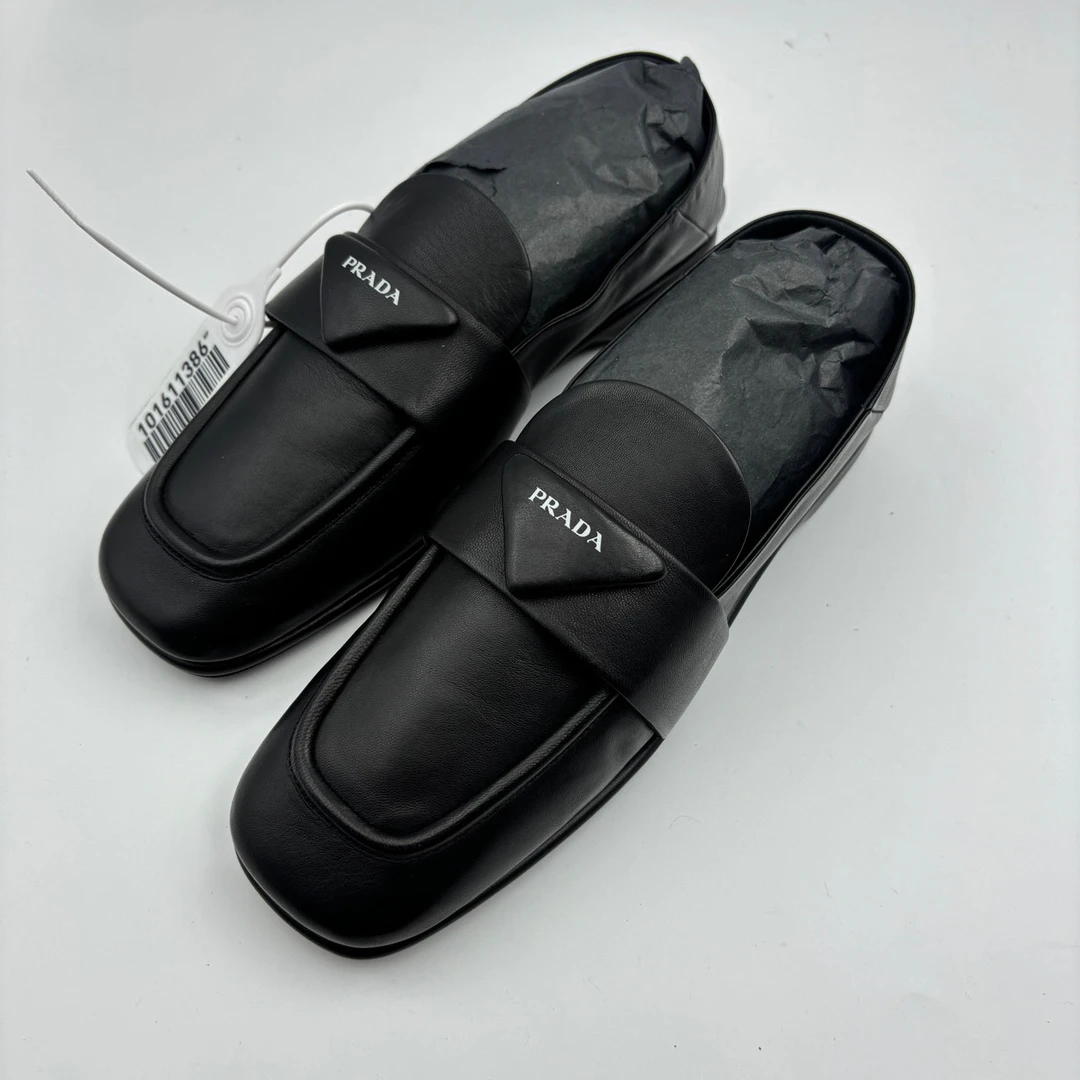 全新未使用 Prada/普拉达 全新/38码/鞋盒