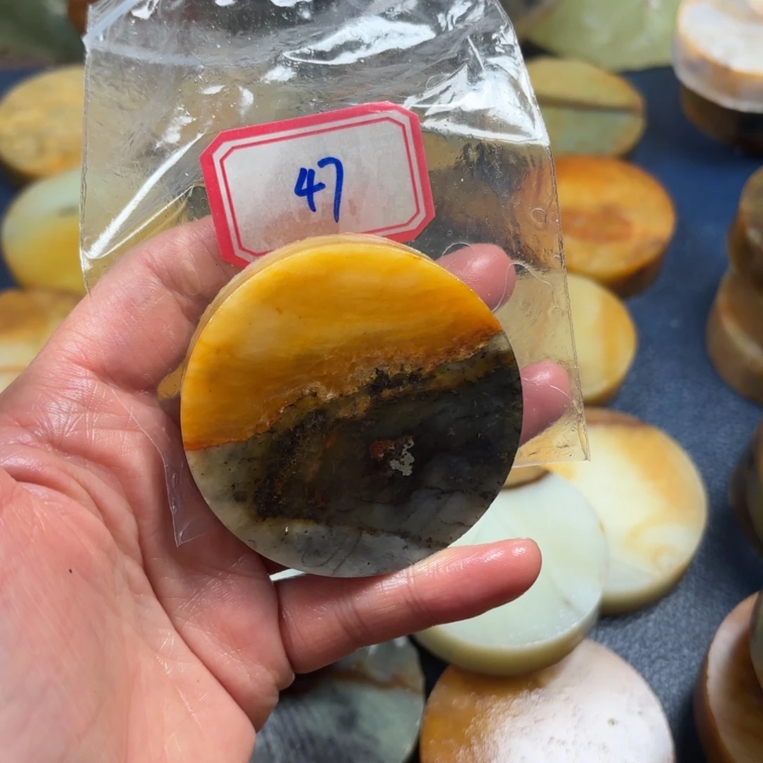 黎***斗蛇纹石玉未镶嵌珠宝半成品