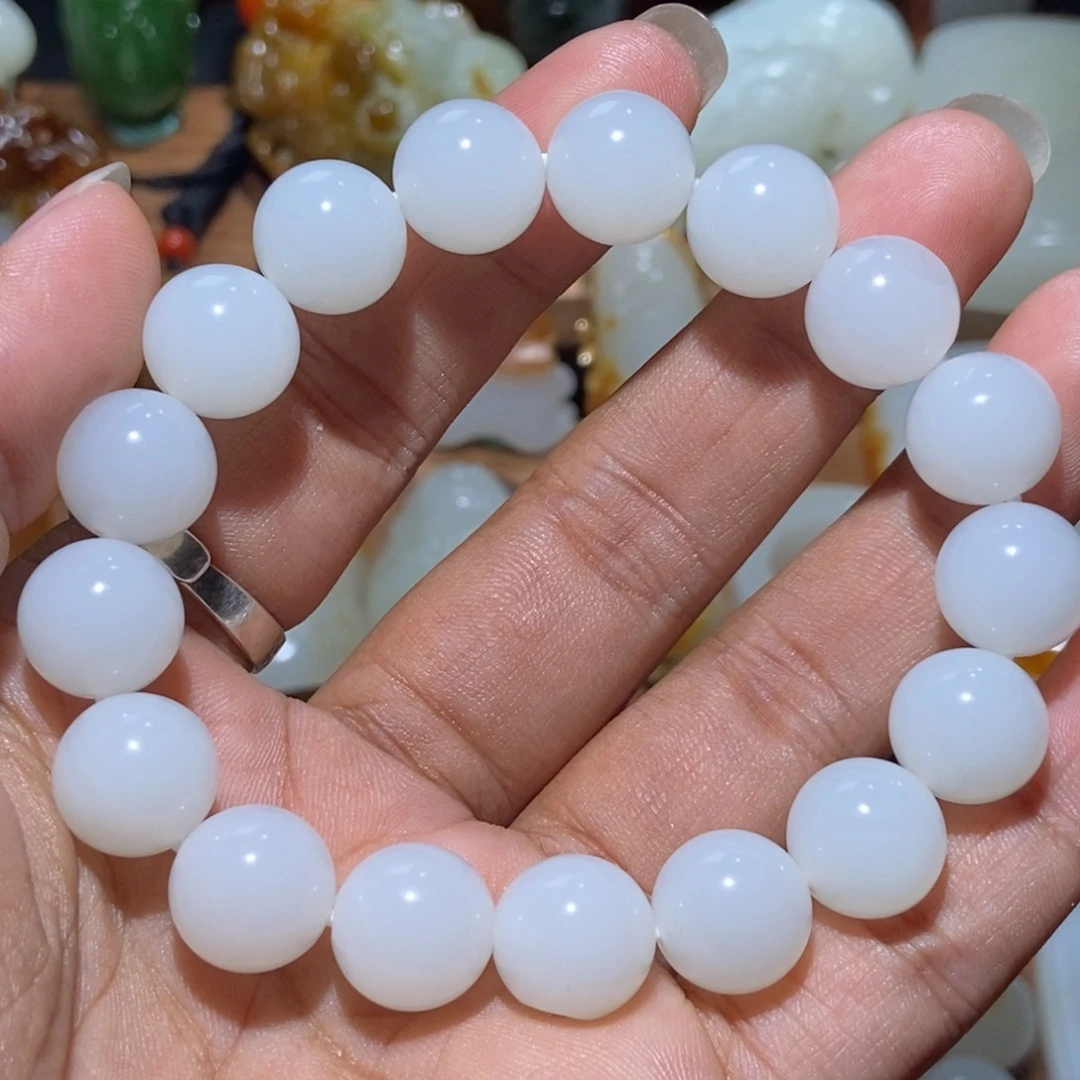 随***心和田玉未镶嵌颈饰