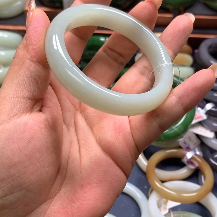 【闪购商品】未镶嵌手镯和田玉