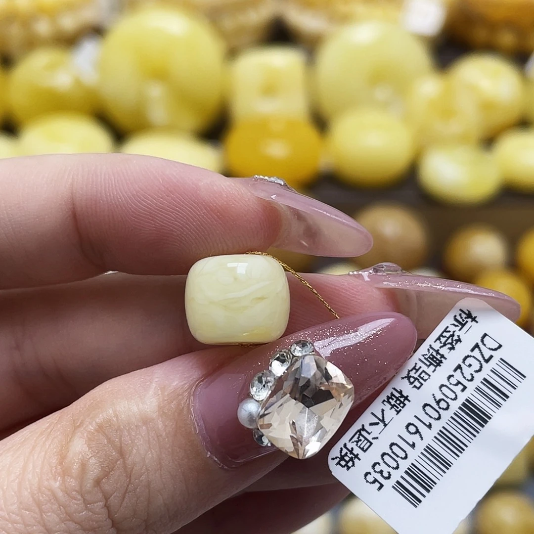 琥珀未镶嵌裸石11.3*9.5mm妖花老型皮色