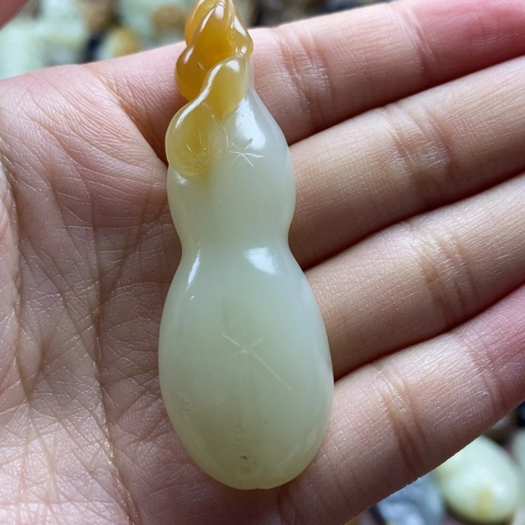 吊坠(不含链)未镶嵌和田玉（糖玉）