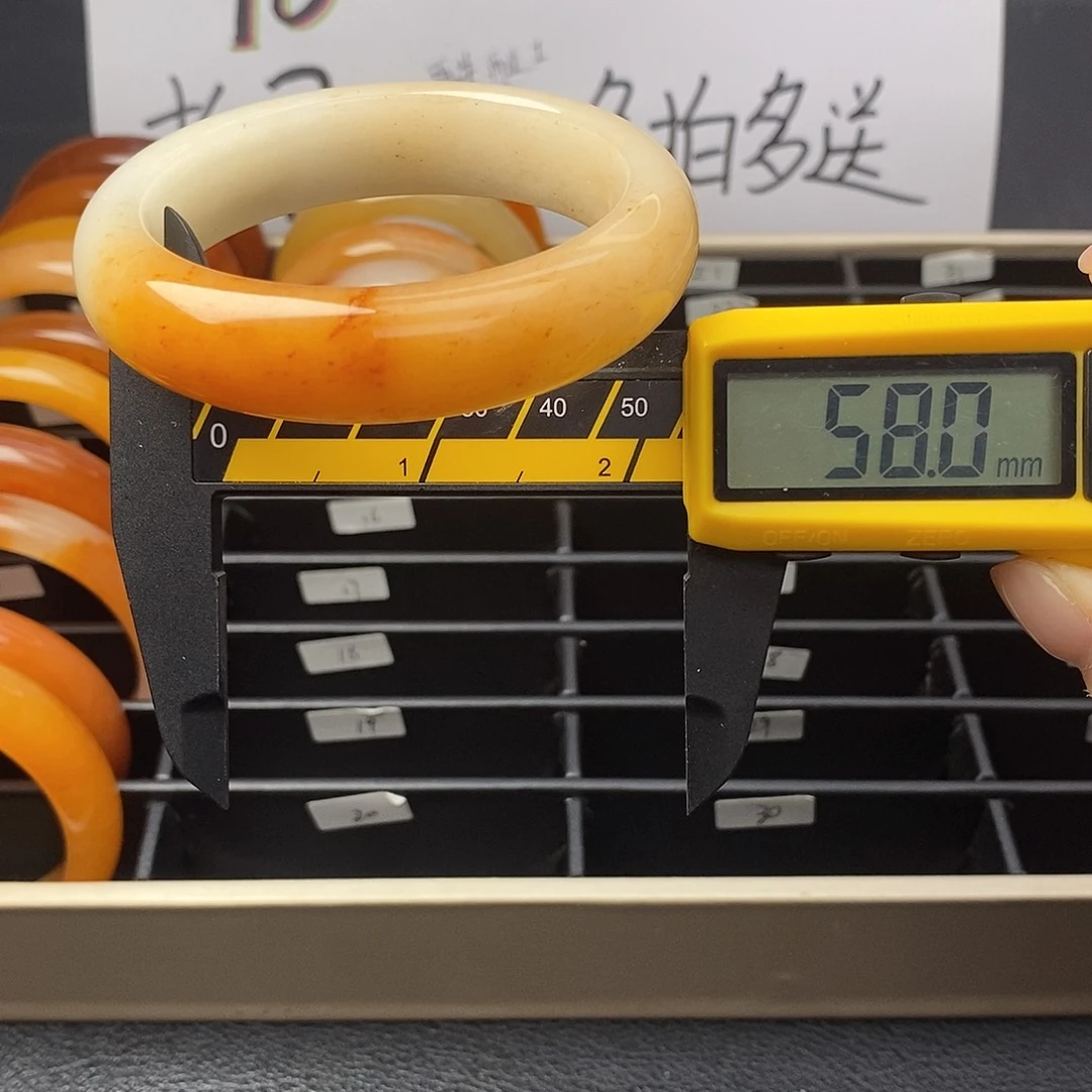 未镶嵌石英质玉（黄龙玉）手镯15号