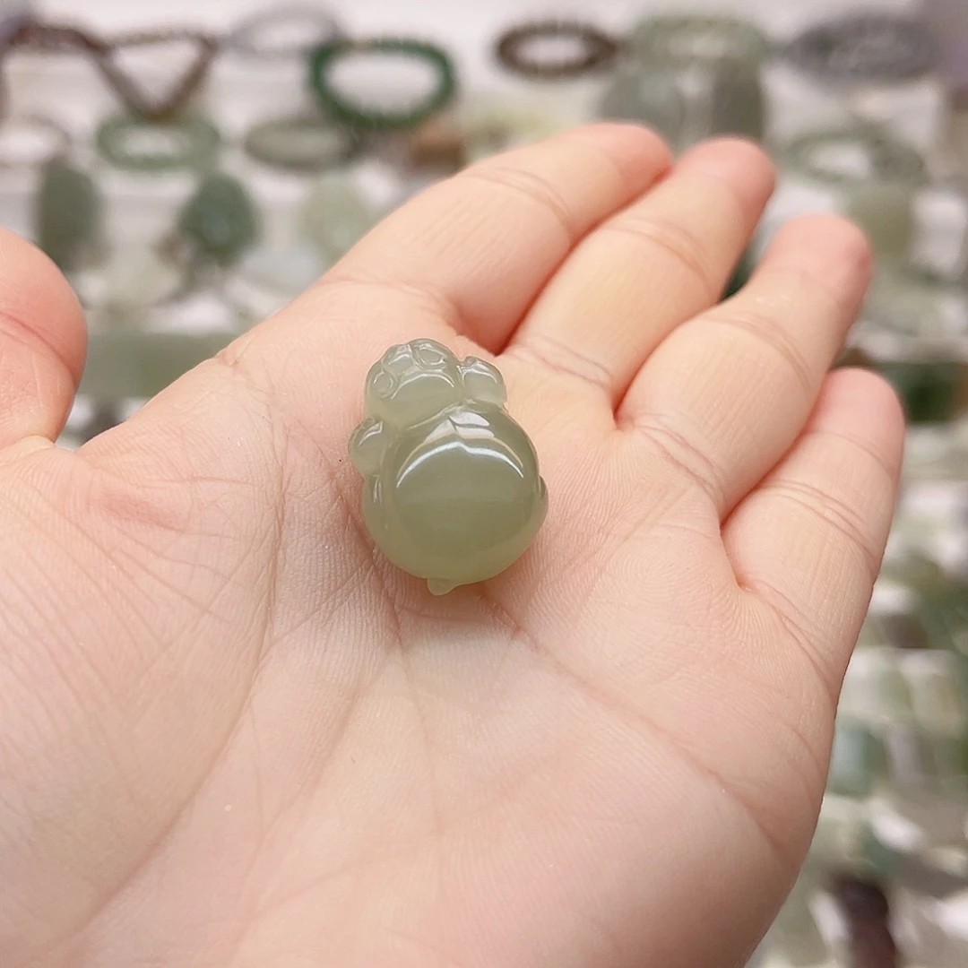 和田玉吊坠未镶嵌?****花