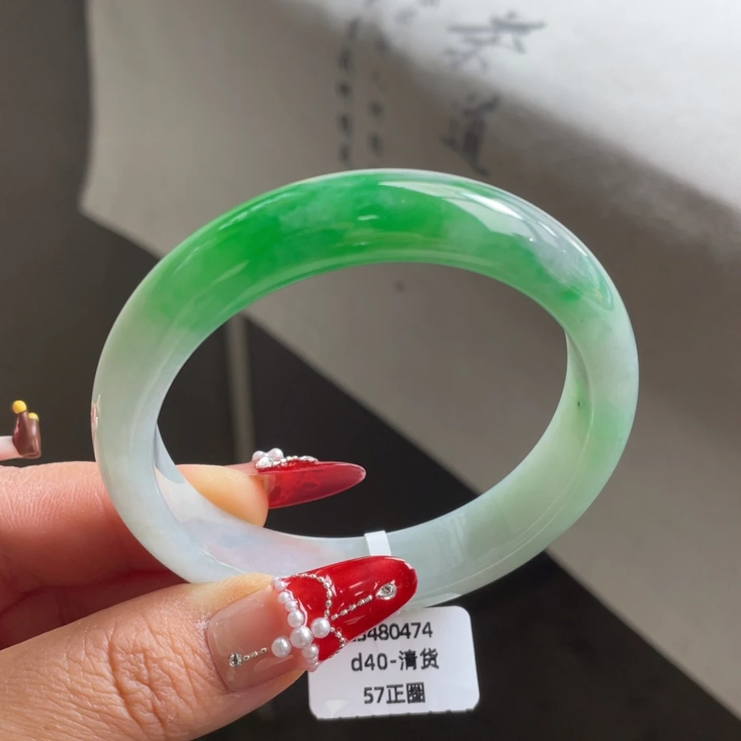 翡翠未镶嵌手镯【清货亏出】辣绿白底青正圈手镯