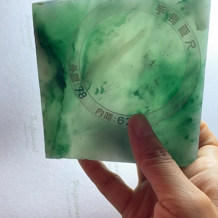 寒***梅定制石英质玉（非洲翠）