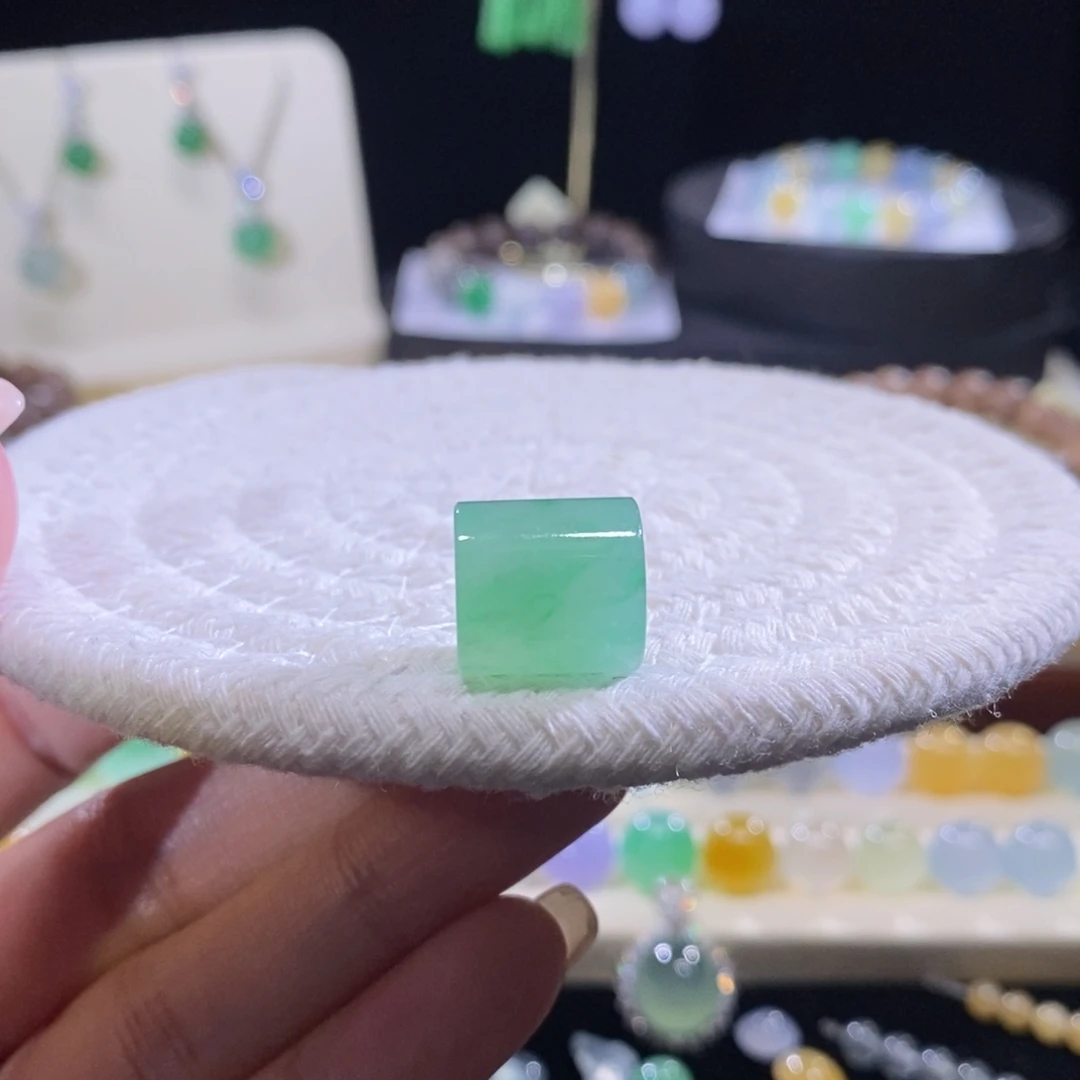 翡翠未镶嵌颈饰冰绿桶珠