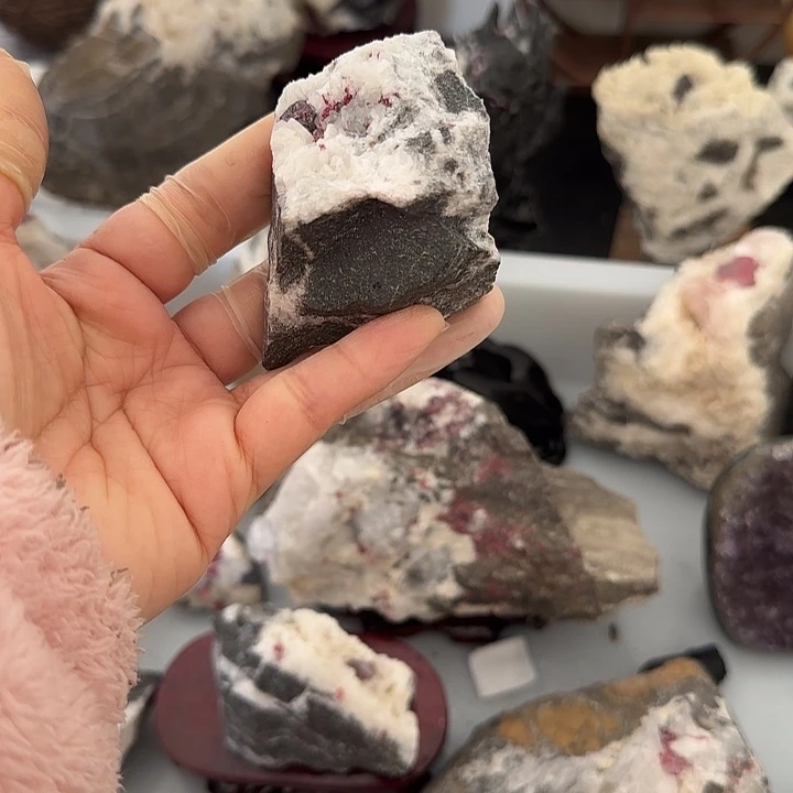 探***程天然辰砂天然朱砂原石毛料