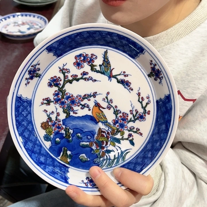 瓷片/////直径19厘米。红。