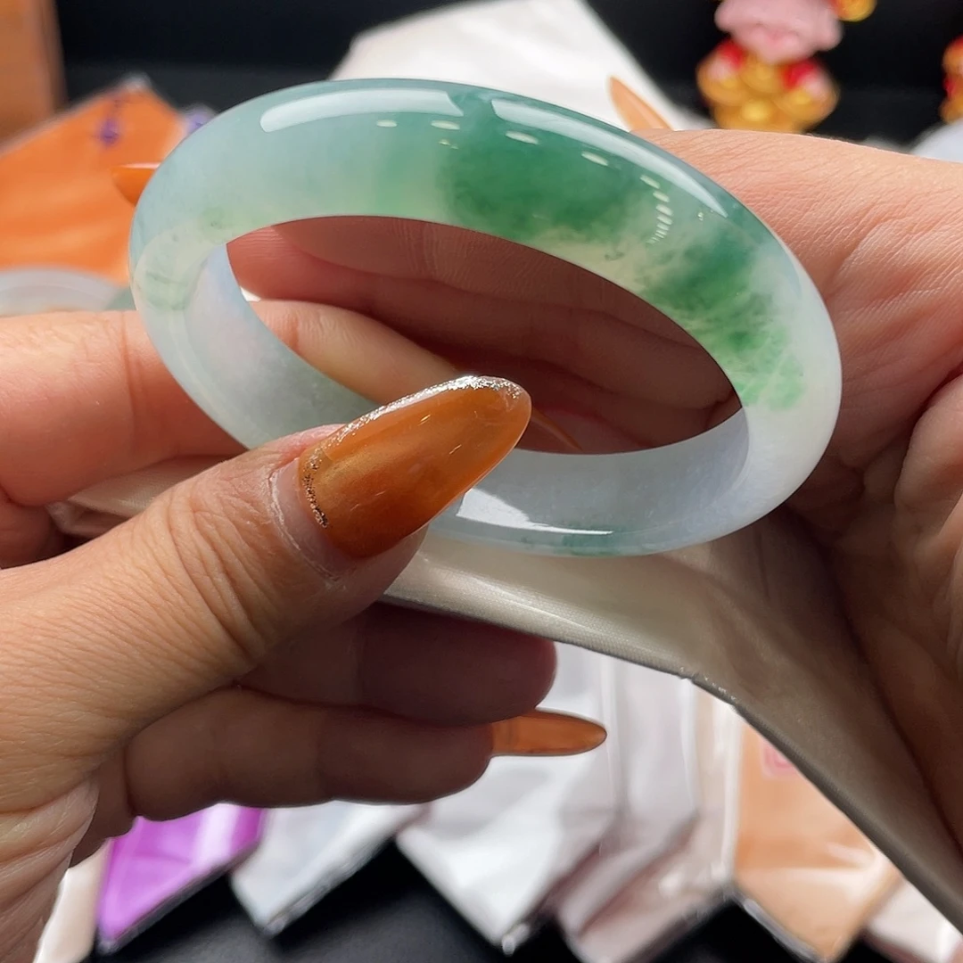 翡翠未镶嵌手镯55贵妃