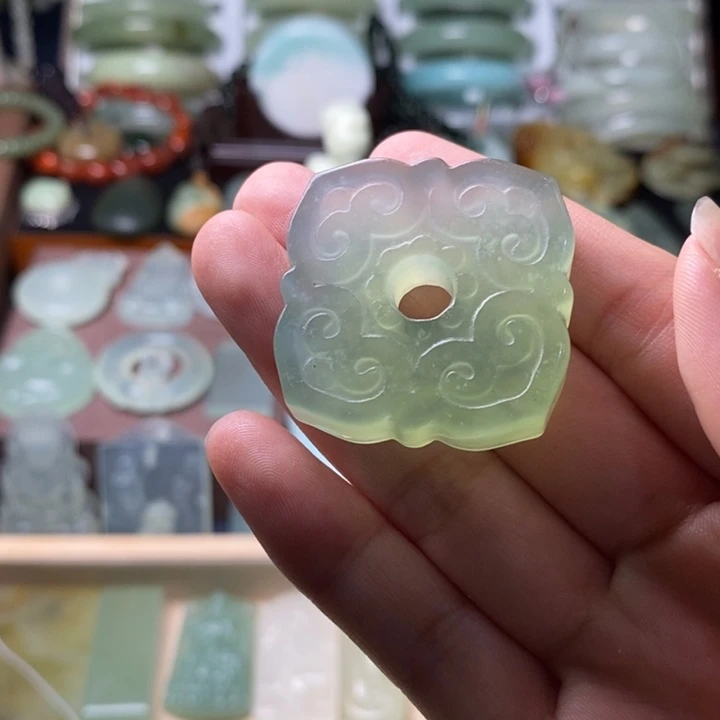 未镶嵌蛇纹石玉颈饰