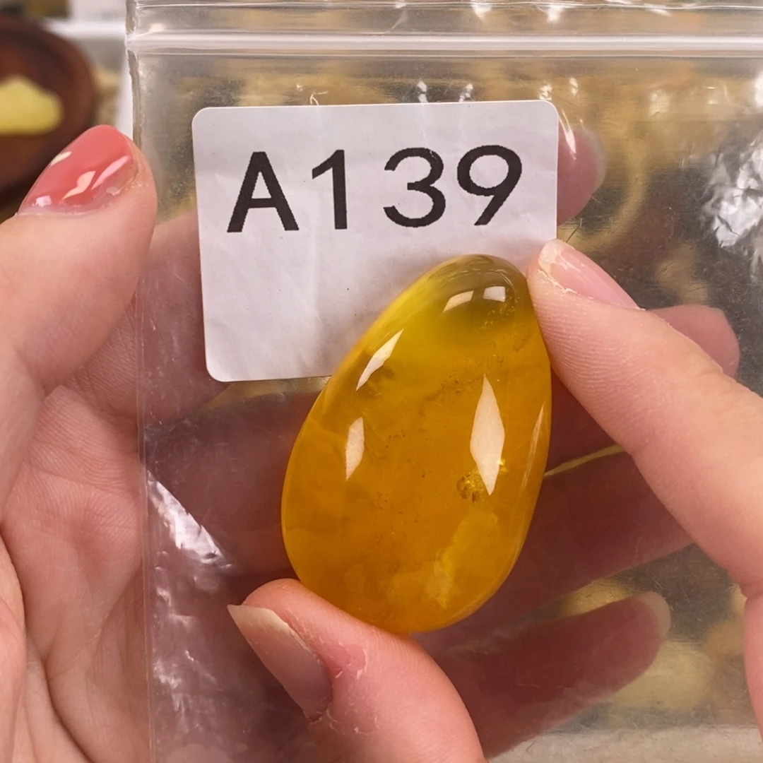 琥珀未镶嵌珠宝奇石