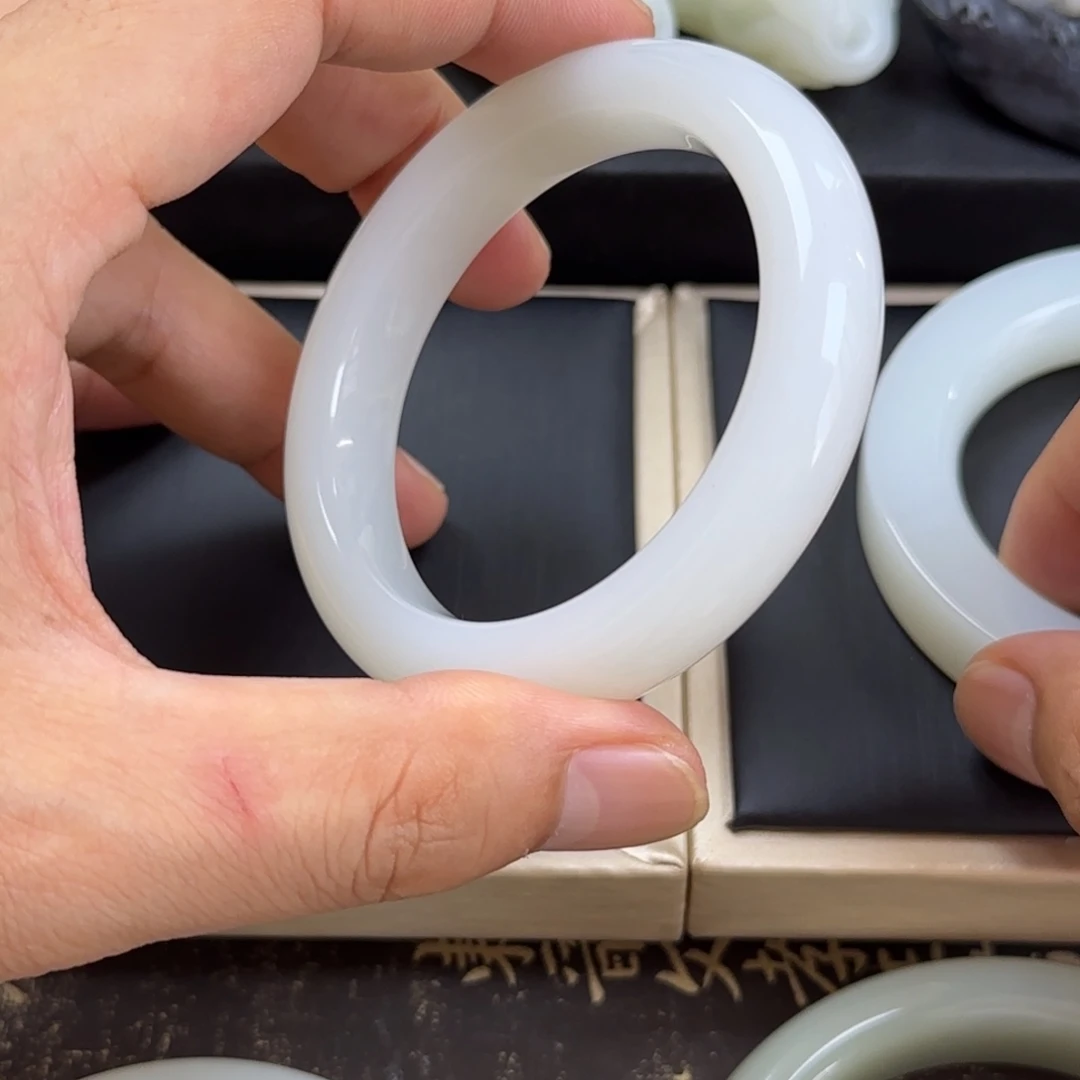 和田玉手镯未镶嵌俄料