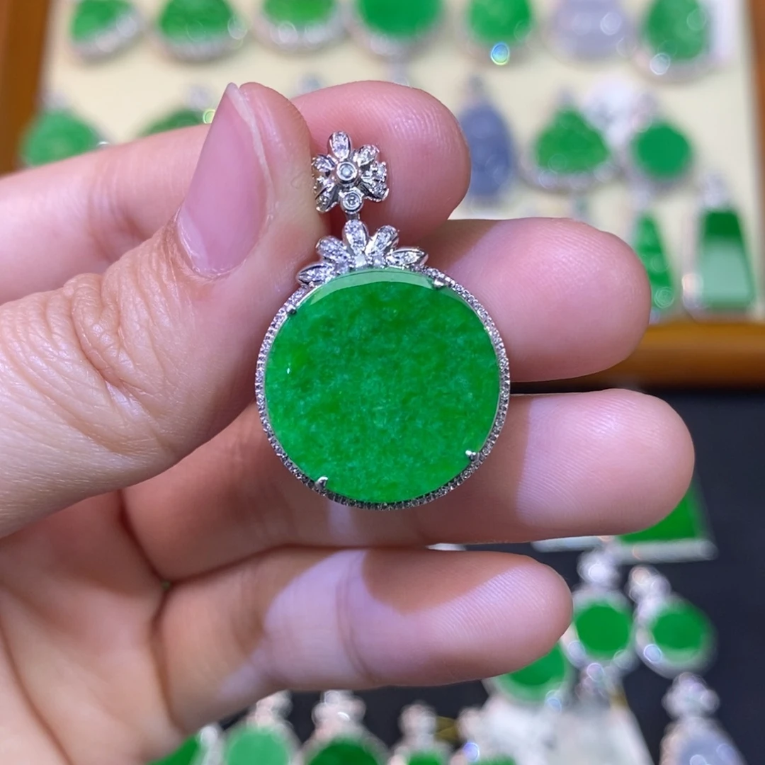 翡翠吊坠(不含链)18K金镶嵌