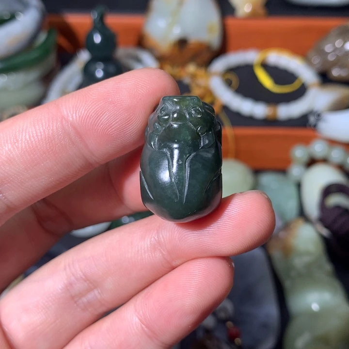 米***赞和田玉未镶嵌颈饰